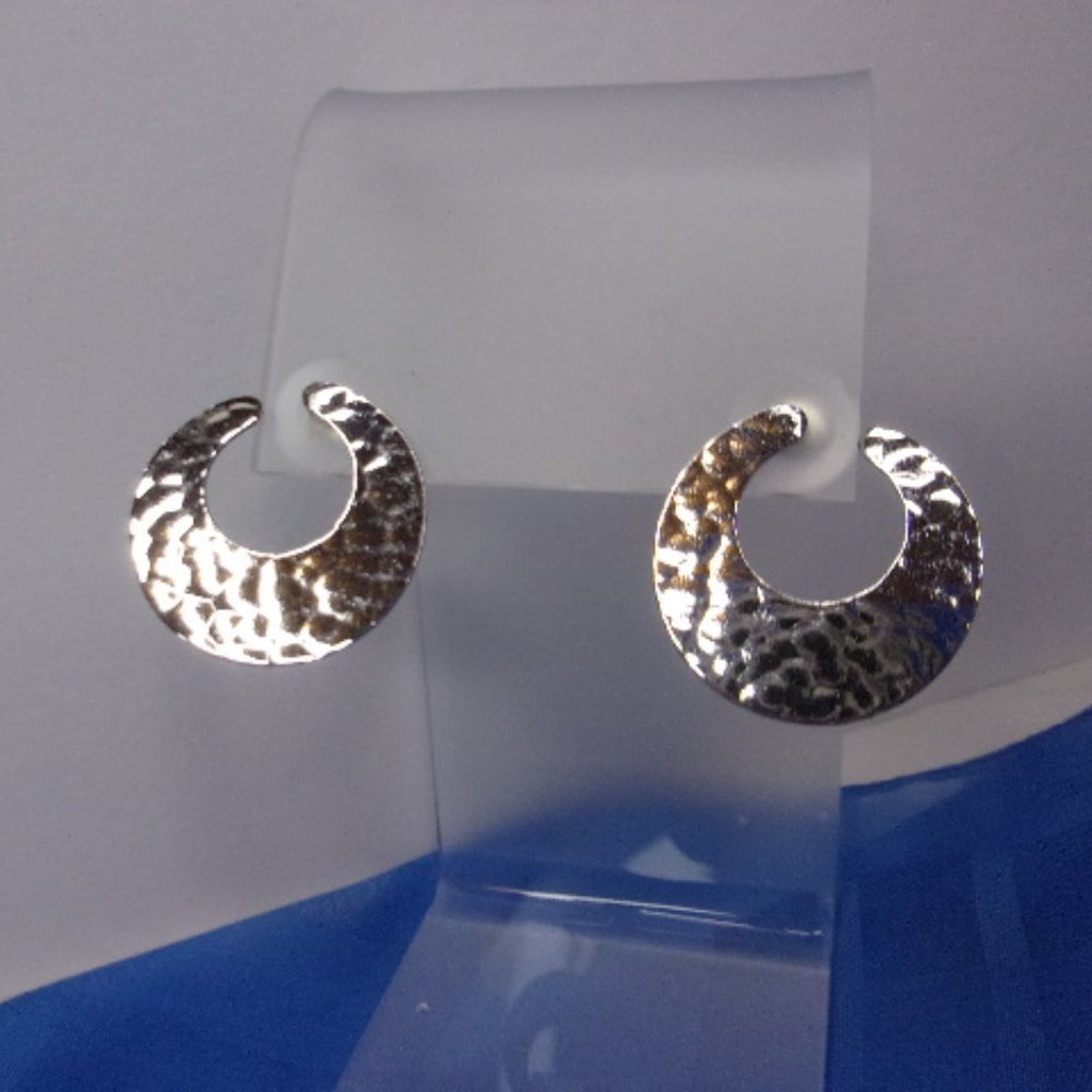 Hammered Style Circle Hoop Pierced Earrings